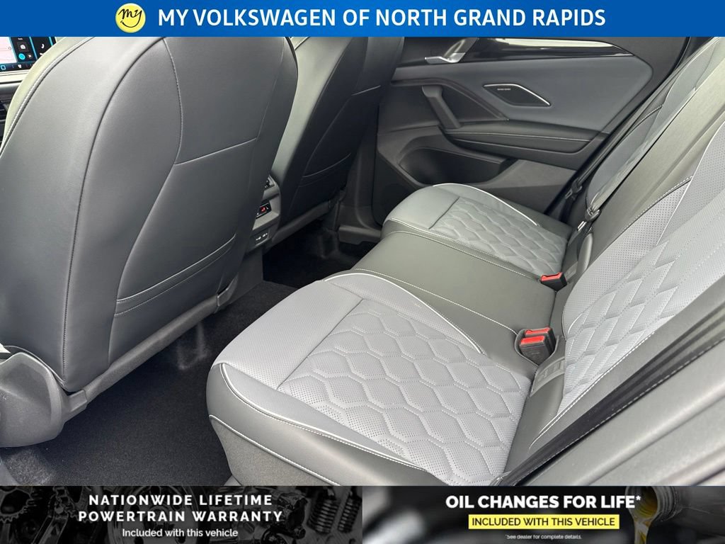 New 2026 Volkswagen Tiguan SEL R-Line AWD/4WD image 17