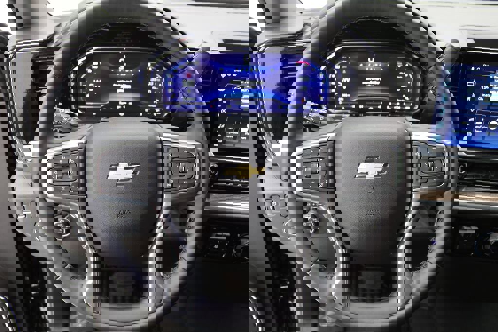 Used 2025 Chevrolet Silverado 2500 LT w/ Convenience Package image 12