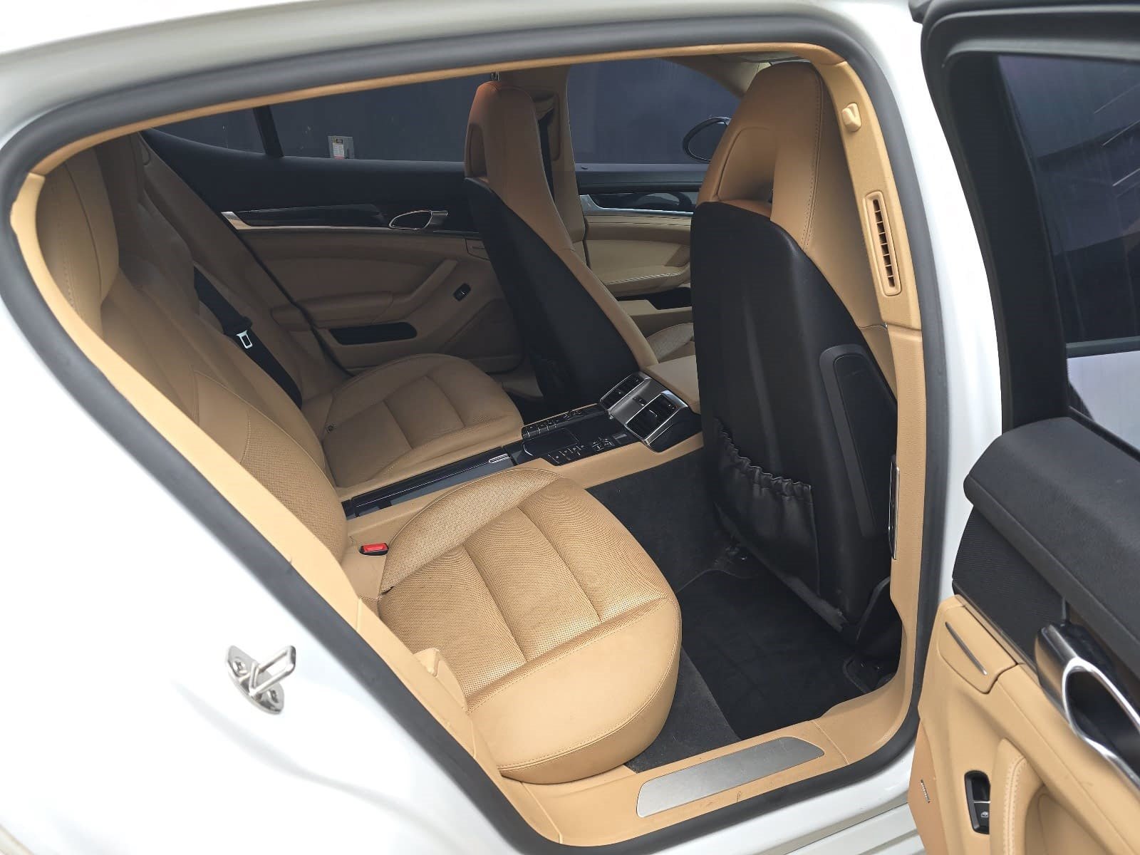 Used 2015 Porsche Panamera RWD image 25