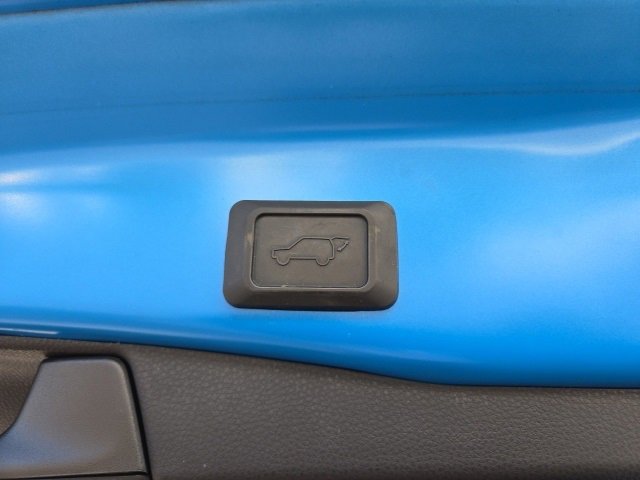 Used 2020 Toyota RAV4 XLE image 28