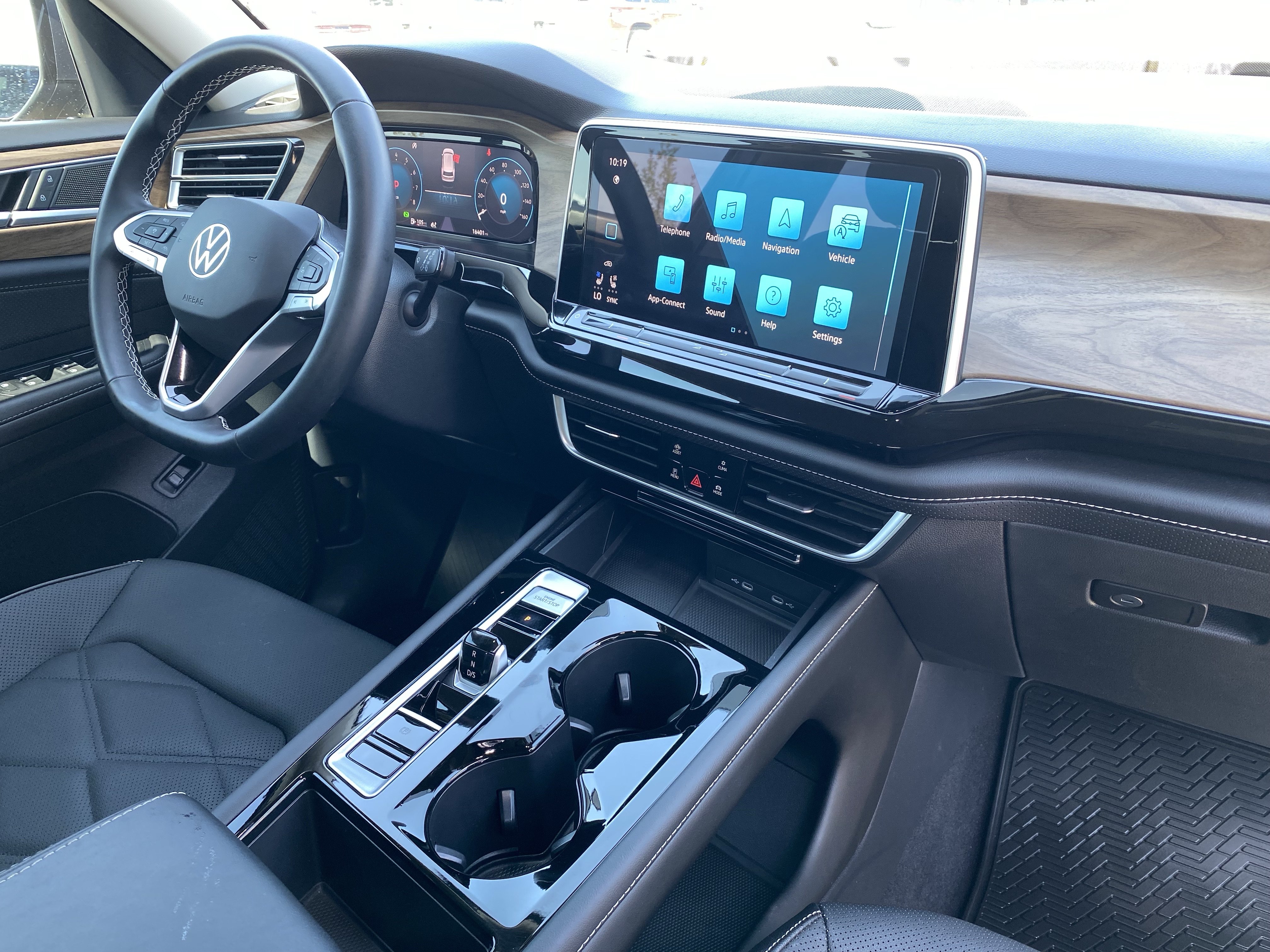 Used 2024 Volkswagen Atlas SE FWD image 12