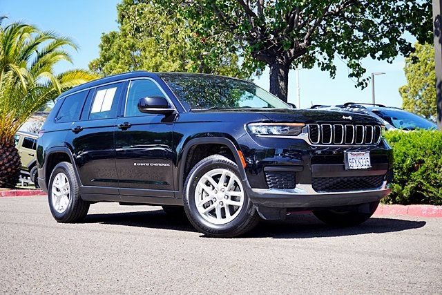 Used 2023 Jeep Grand Cherokee L Laredo RWD image 2