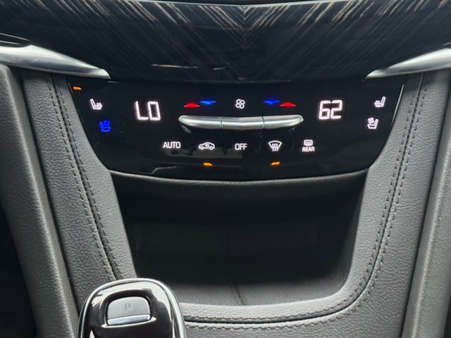 Certified 2025 Cadillac XT6 Premium Luxury w/ Technology Package FWD image 4