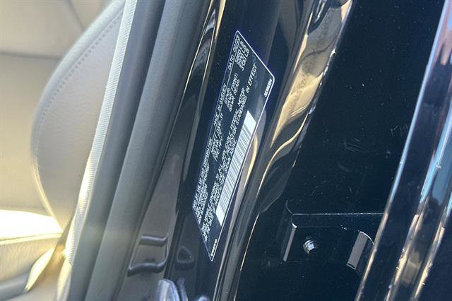 Certified 2023 Volvo XC60 T8 Plus w/ Climate Package image 34