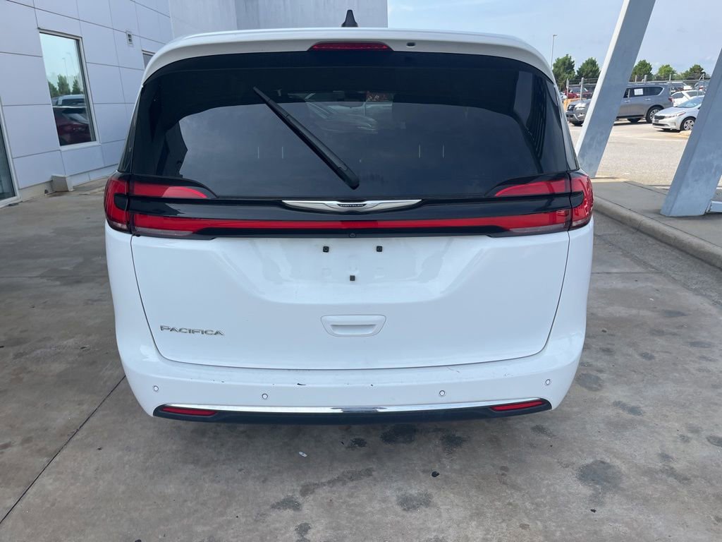 Used 2023 Chrysler Pacifica Touring FWD image 27