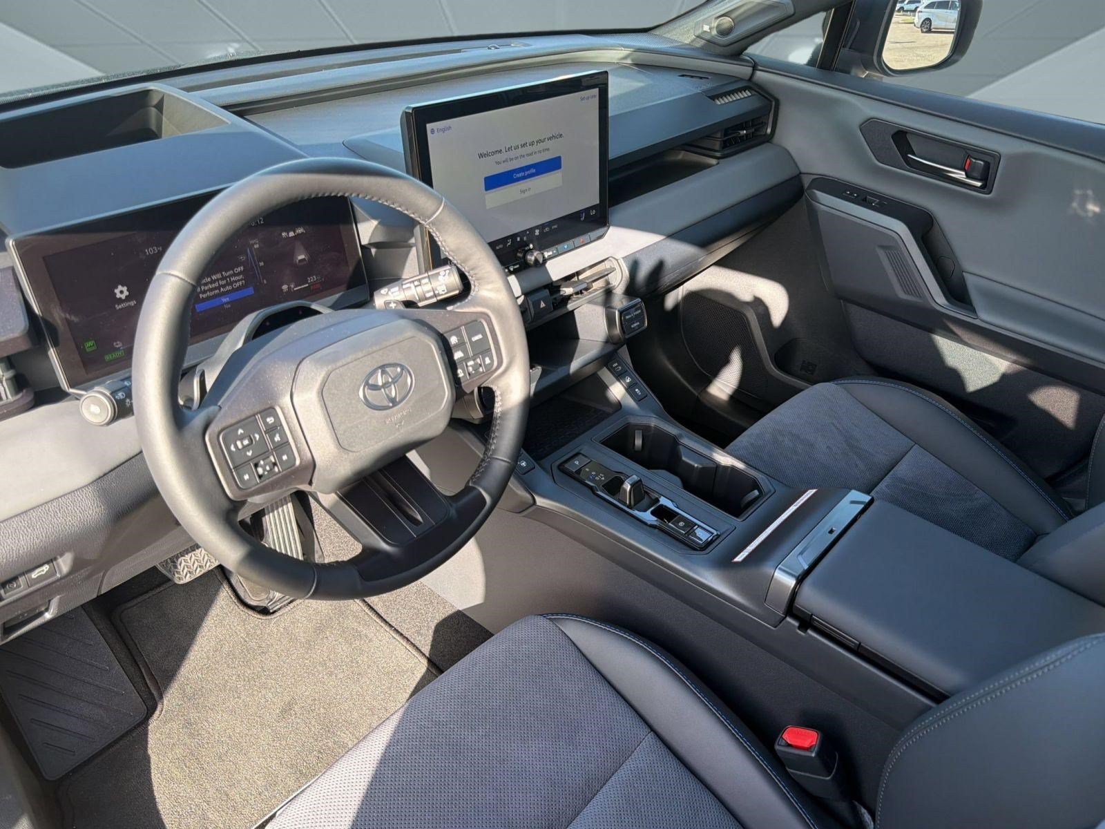 Used 2026 Toyota RAV4 XSE w/ Panoramic Sun Roof Package AWD/4WD image 4