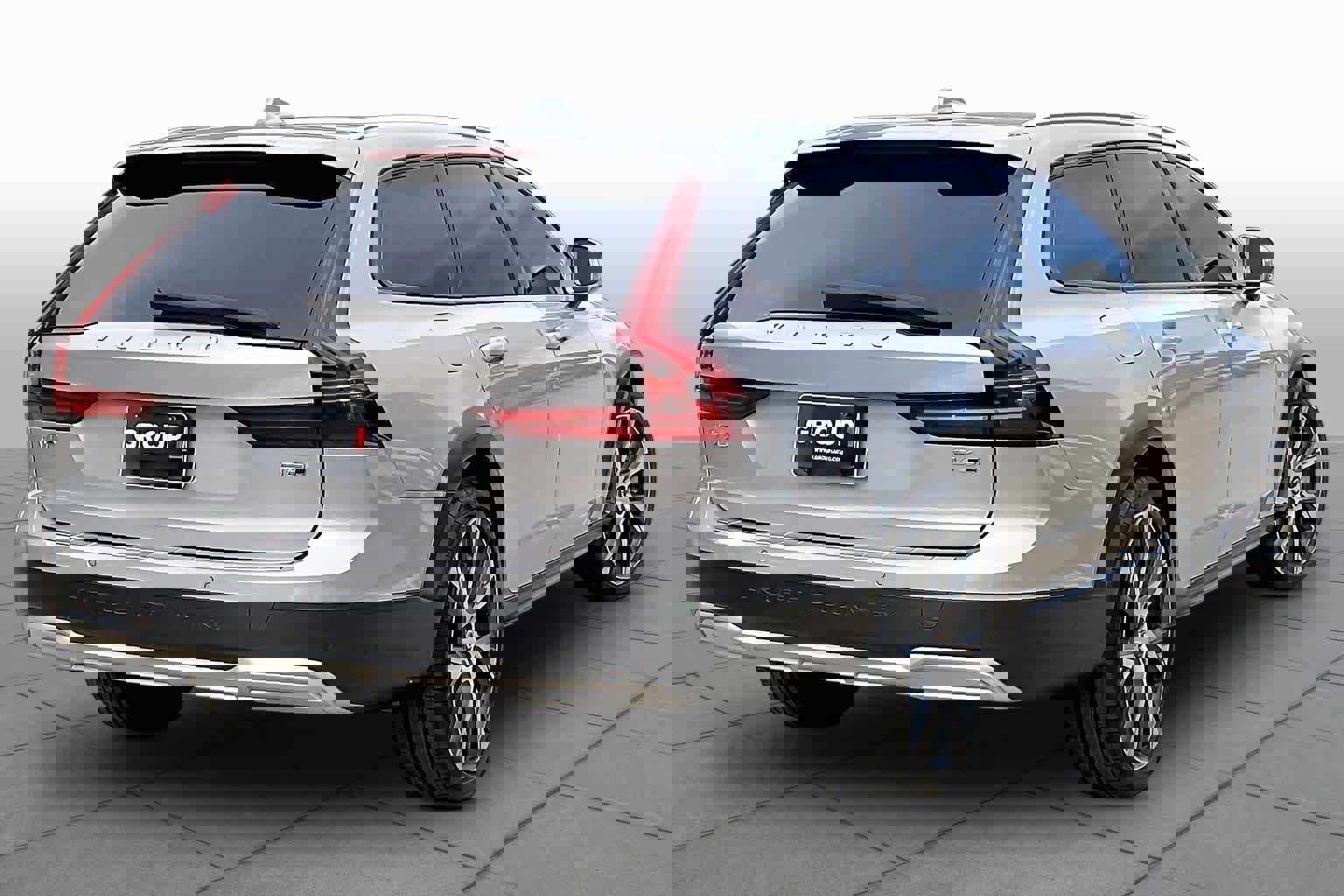 Used 2025 Volvo V90 B6 Cross Country Ultra w/ Protection Package Premier image 13