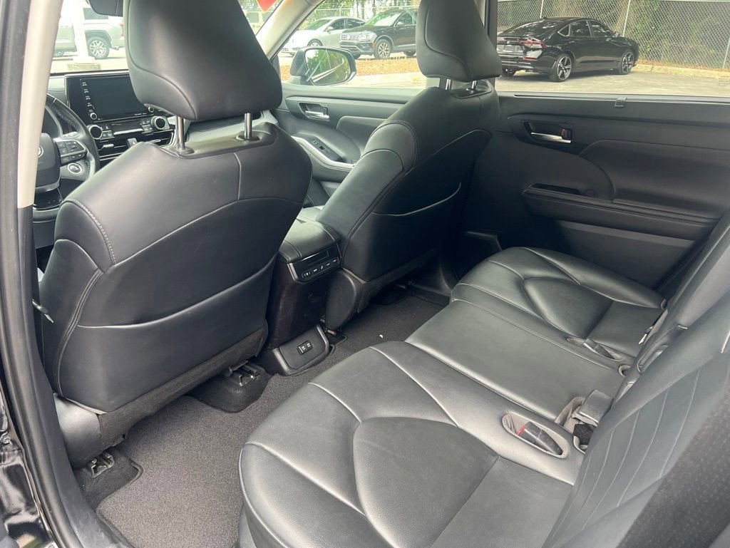 Used 2020 Toyota Highlander XLE FWD image 15