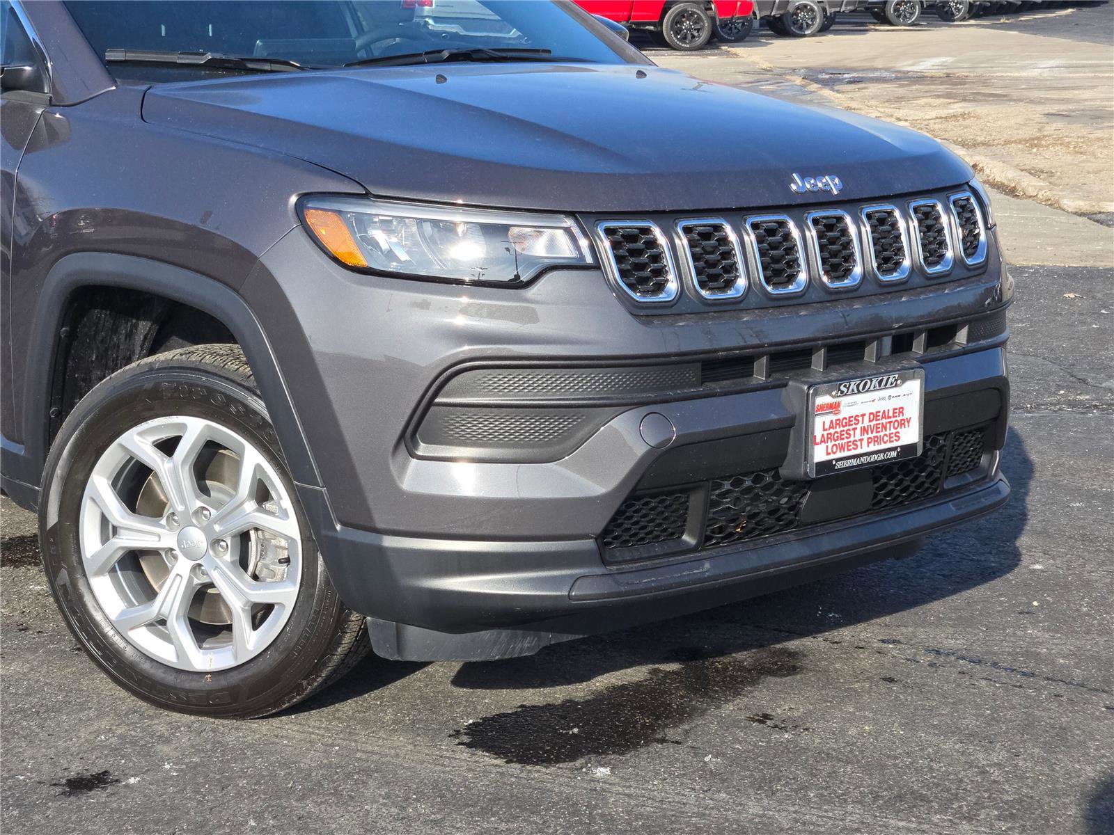 Used 2024 Jeep Compass Sport image 2