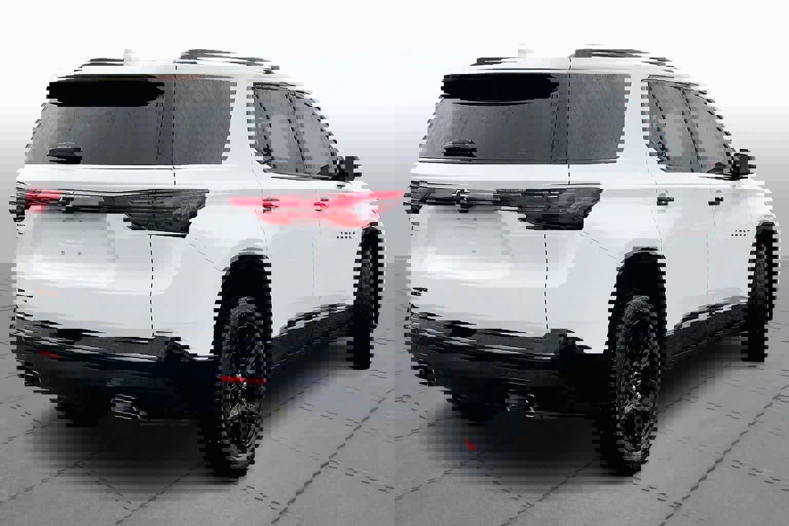 Used 2023 Chevrolet Traverse Premier w/ Redline Edition image 13