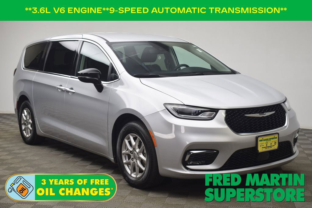 Used 2024 Chrysler Pacifica Touring-L