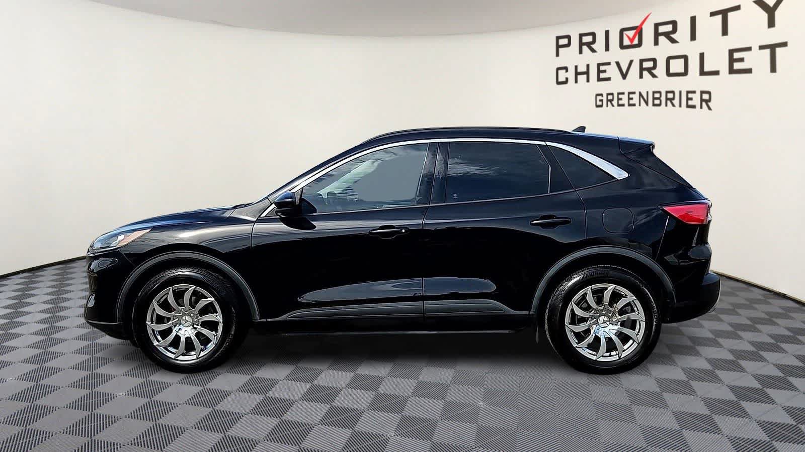 Used 2022 Ford Escape SEL w/ Technology Package FWD image 5
