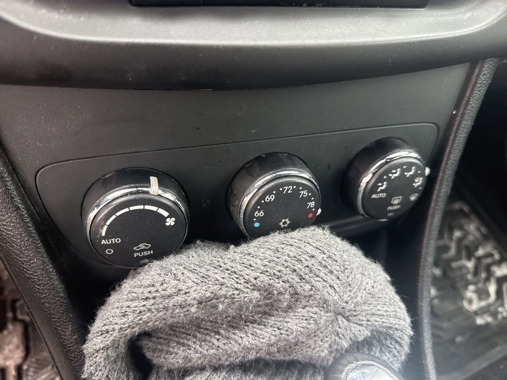 Used 2014 Dodge Avenger R/T w/ Sun/Sound Group image 16