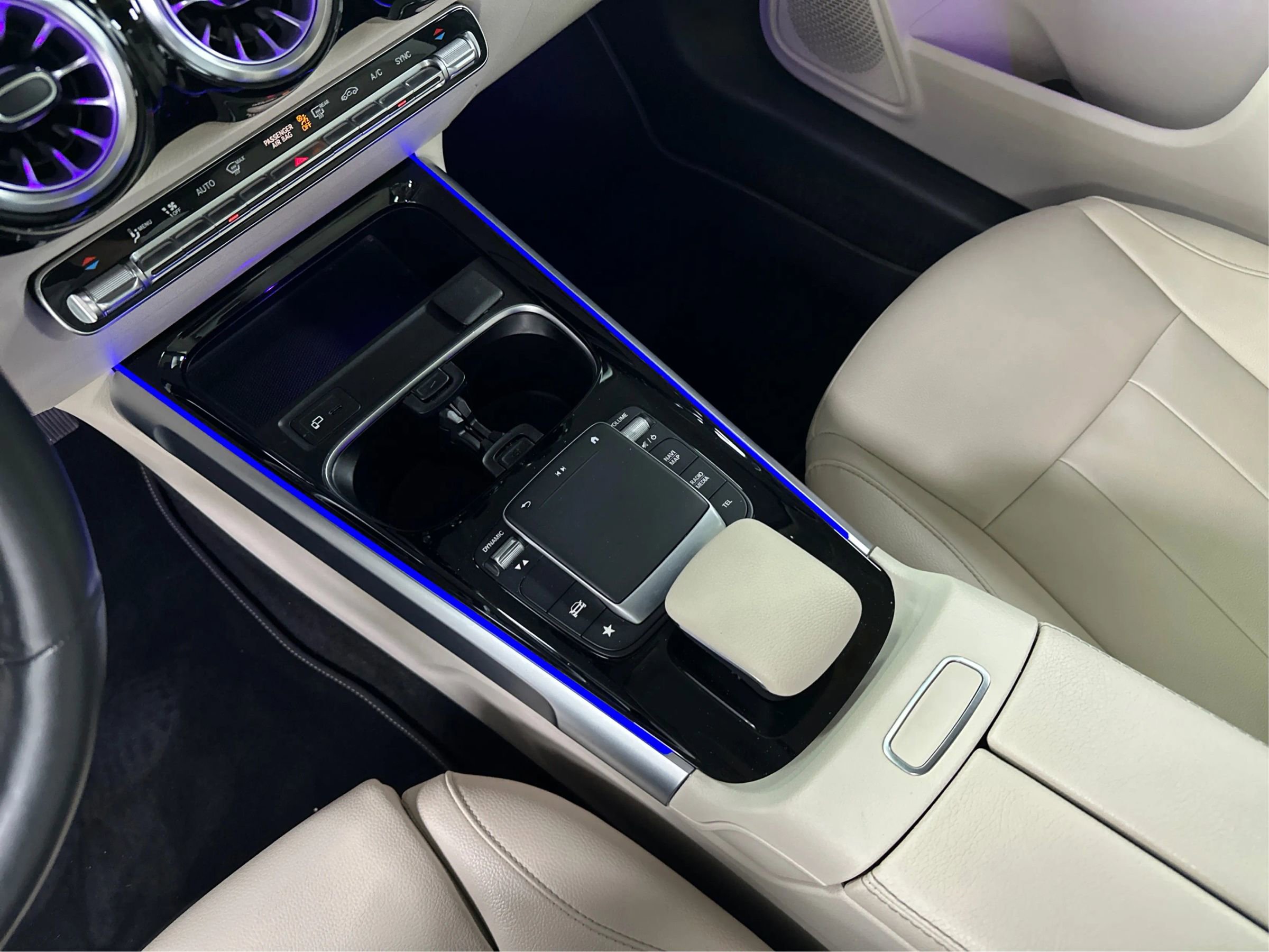 Used 2022 Mercedes-Benz GLB 250 4MATIC w/ Premium Package Lite image 16