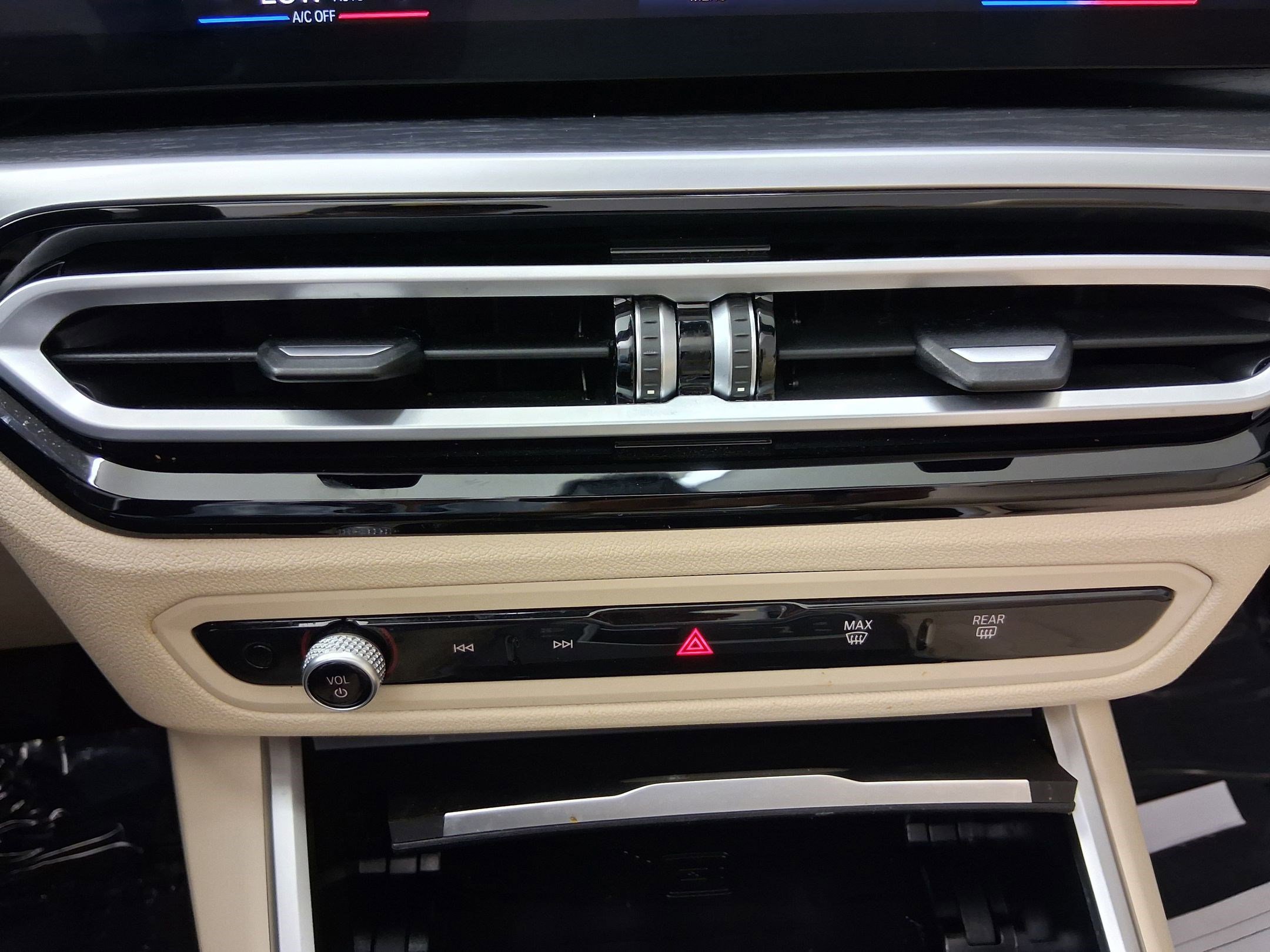 Used 2024 BMW 430i Convertible w/ Convenience Package image 28