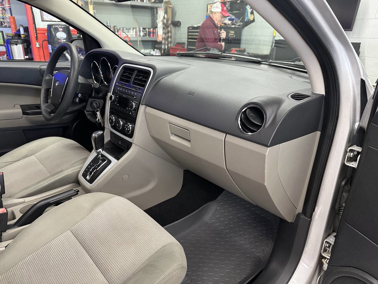 Used 2010 Dodge Caliber Mainstreet image 35