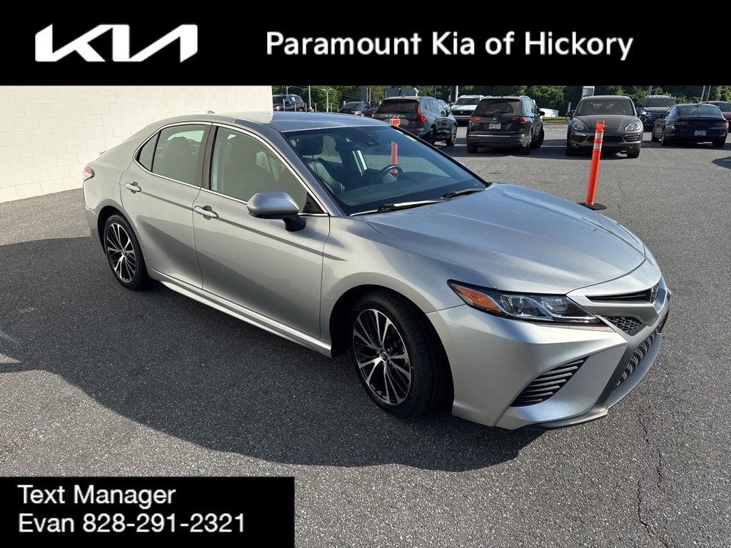 Used 2019 Toyota Camry SE FWD image 3