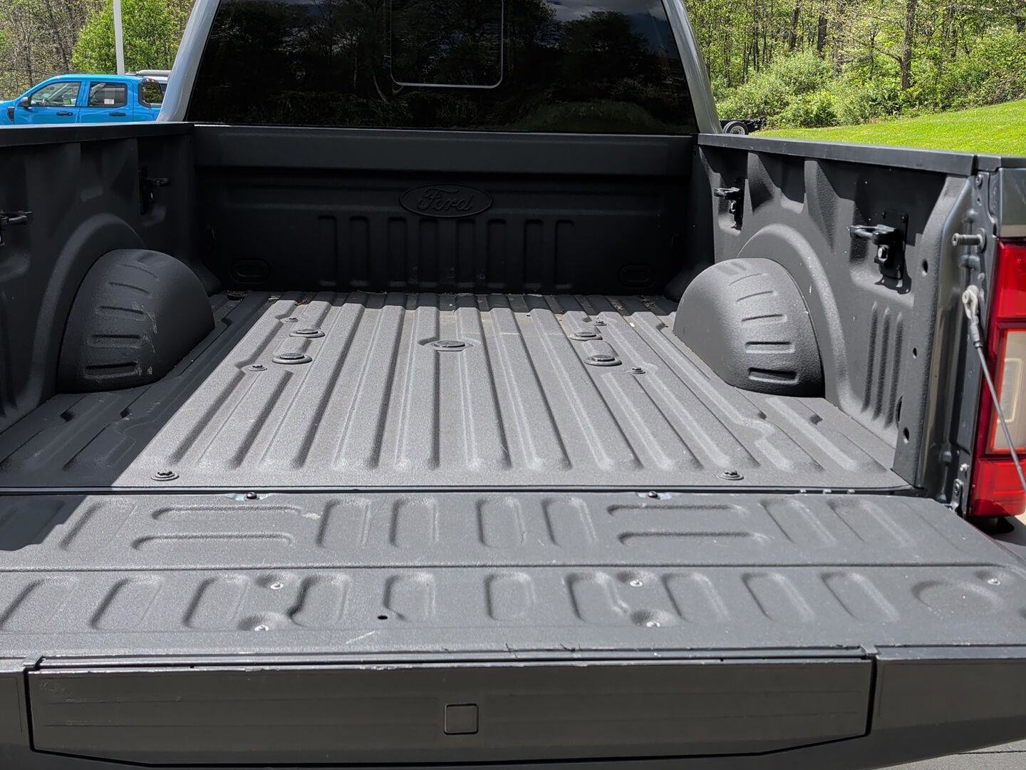 Used 2022 Ford F250 Lariat w/ Tremor Off-Road Package AWD/4WD image 23