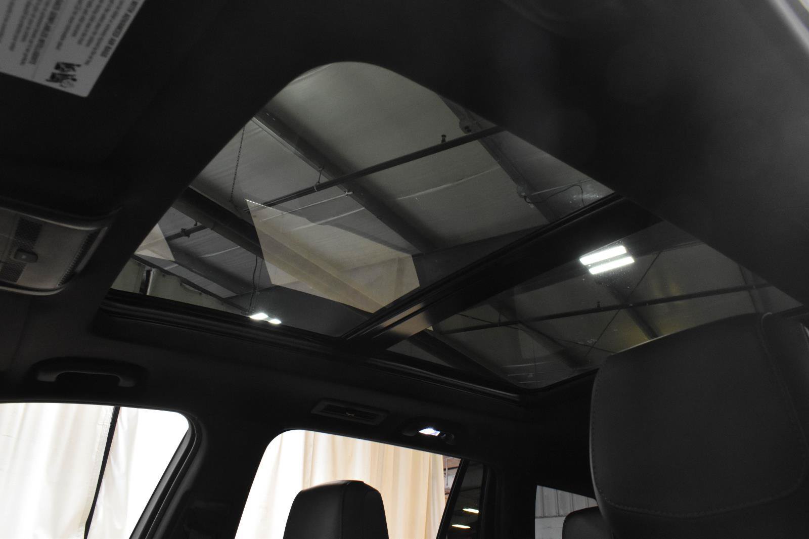 Certified 2024 Cadillac XT6 Premium Luxury FWD image 3