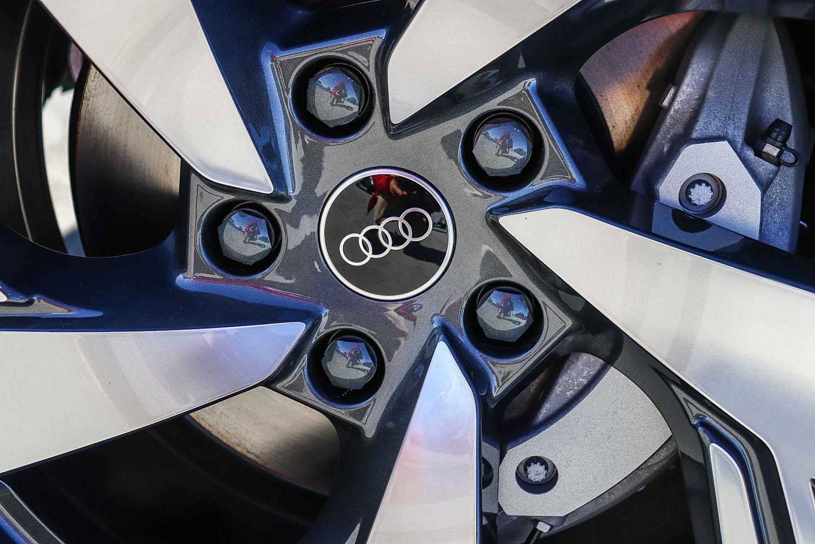 New 2025 Audi Q6 e-tron Premium AWD/4WD image 15