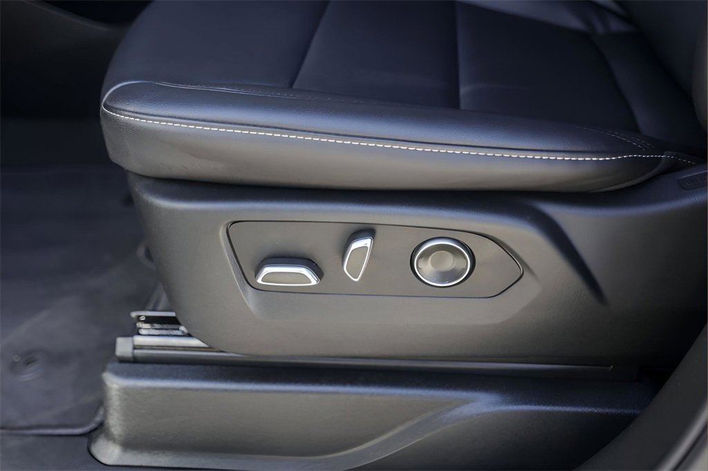 Certified 2024 Cadillac Escalade Luxury image 9