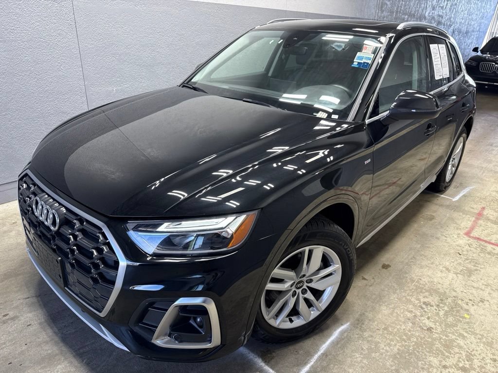 Used 2023 Audi Q5 2.0T Premium w/ Convenience Package AWD/4WD image 2