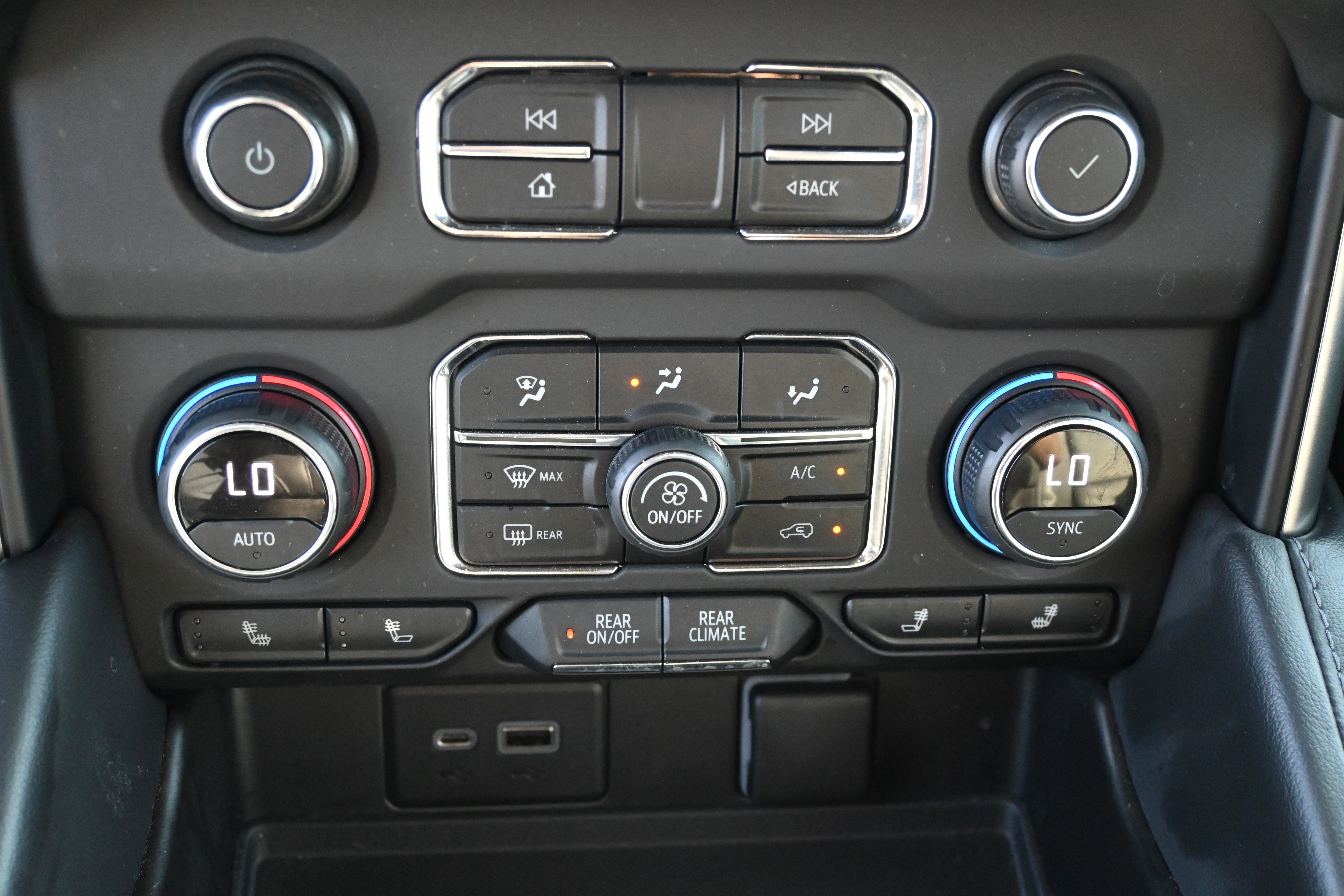 Used 2021 Chevrolet Tahoe Z71 w/ Rear Media and Nav Package image 28