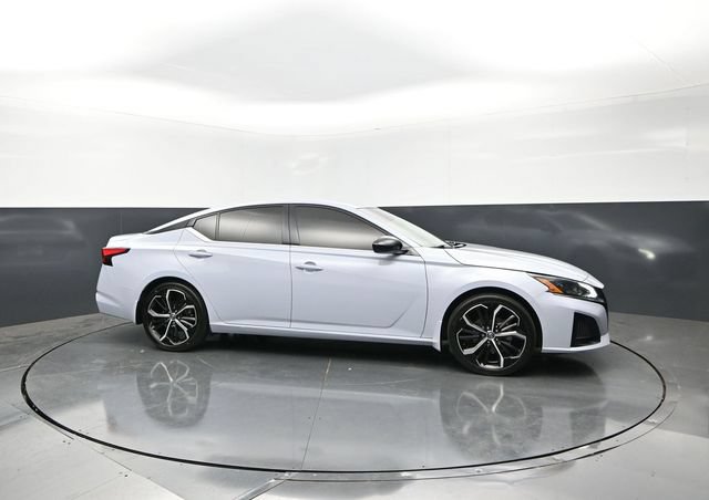 Used 2023 Nissan Altima 2.5 SR FWD image 6