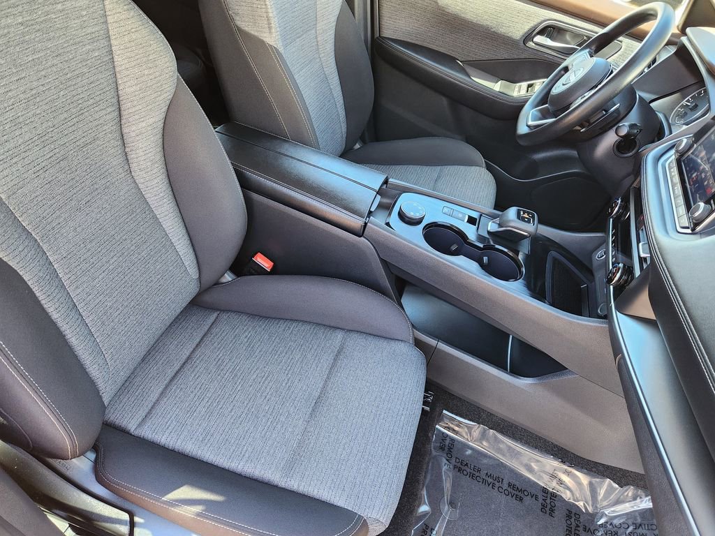 Used 2023 Nissan Rogue SV image 11