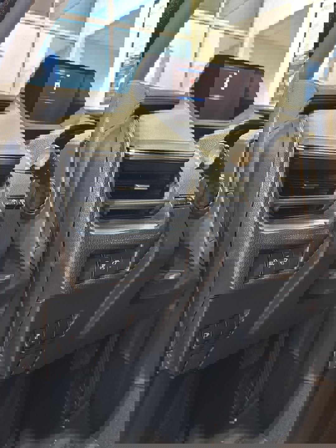 Used 2024 Toyota Prius LE image 9