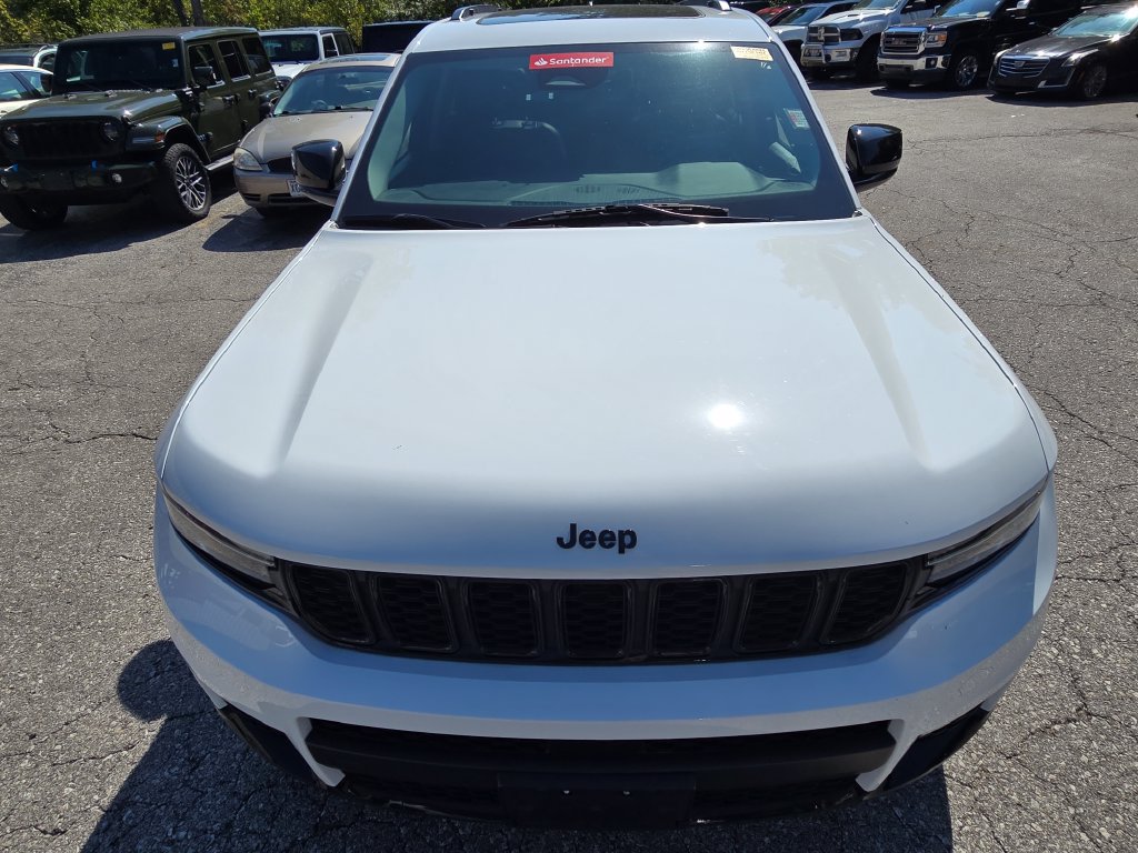 Used 2023 Jeep Grand Cherokee L Limited w/ Black Appearance Package AWD/4WD image 17