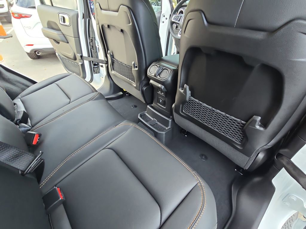 New 2025 Jeep Wrangler Unlimited Sahara AWD/4WD image 12