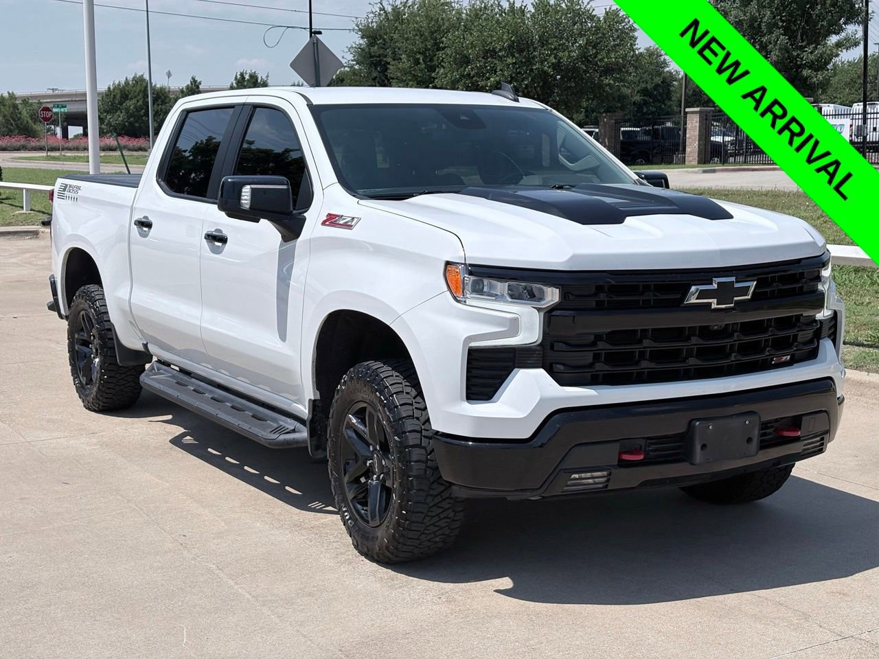 Used 2022 Chevrolet Silverado 1500 LT Trail Boss w/ LT Trail Boss Premium Package AWD/4WD image 1