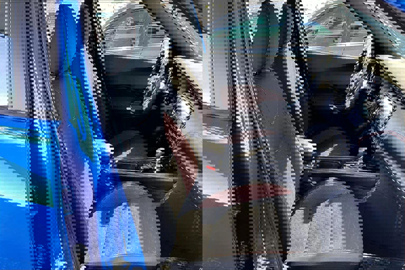 Used 2023 Nissan Kicks SR image 9