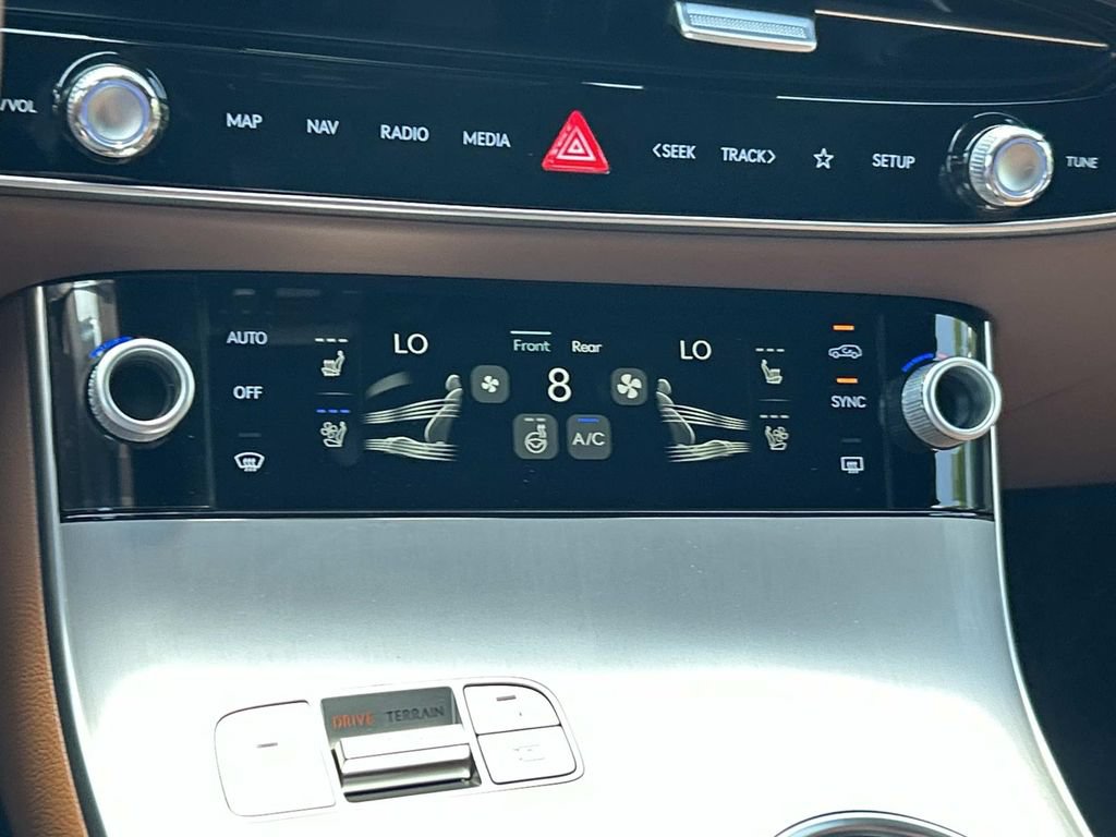 New 2026 Genesis GV70 2.5T Advanced AWD/4WD image 33