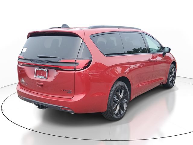 New 2027 Chrysler Pacifica Limited w/ Family Tech Group AWD/4WD image 4