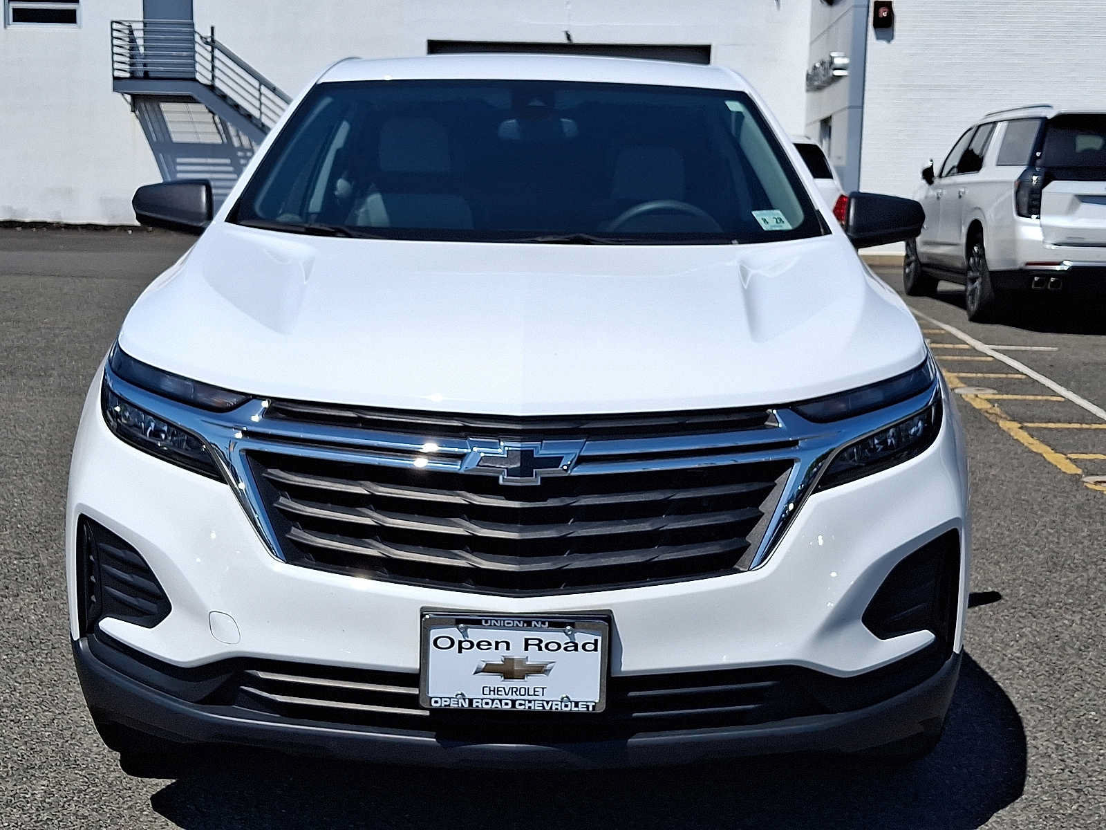 Used 2023 Chevrolet Equinox LS AWD/4WD image 2