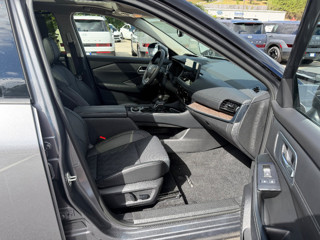 Used 2026 Nissan Rogue Platinum w/ Platinum Premium Package AWD/4WD image 19