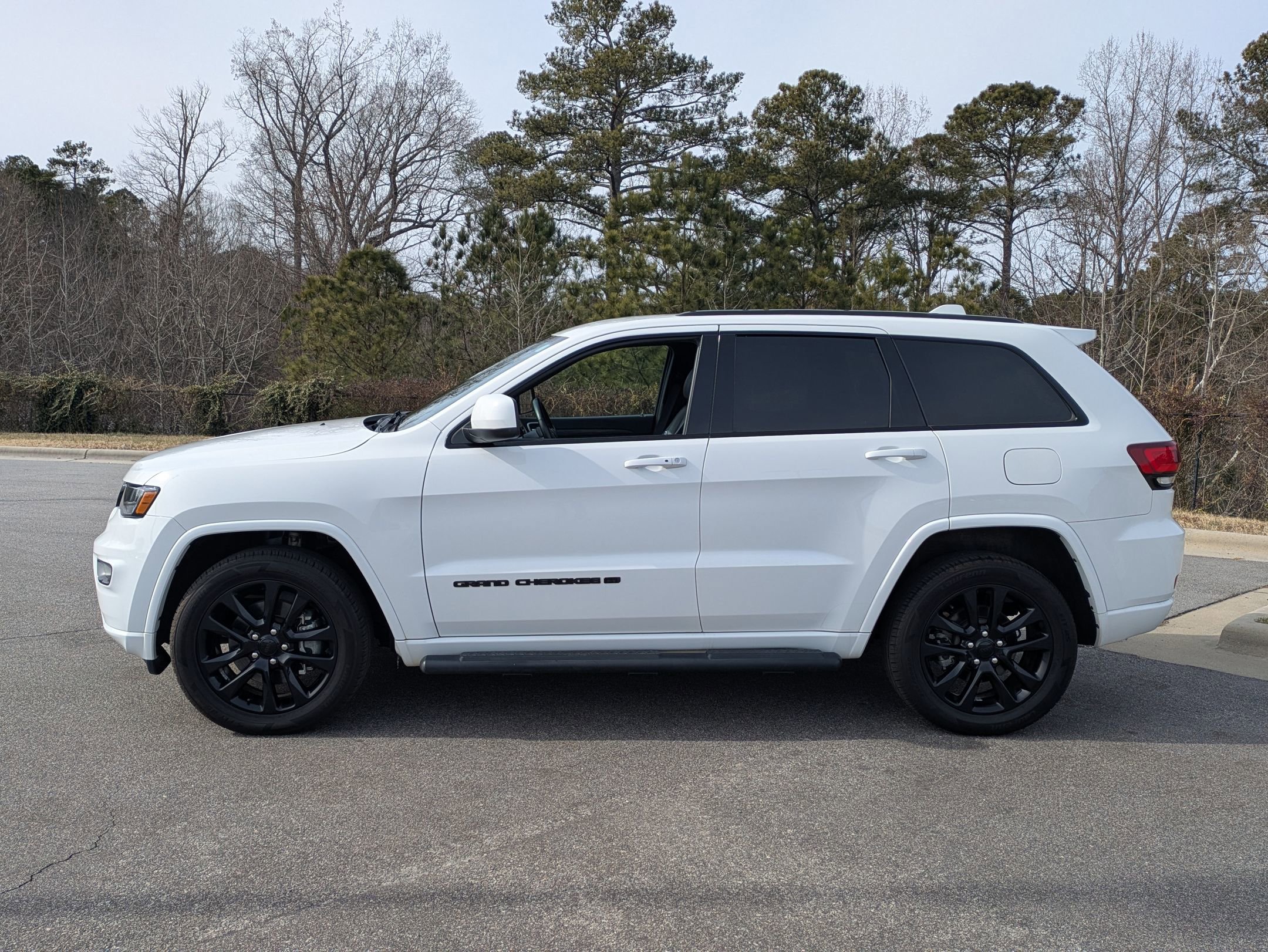 Used 2022 Jeep Grand Cherokee Laredo X image 8