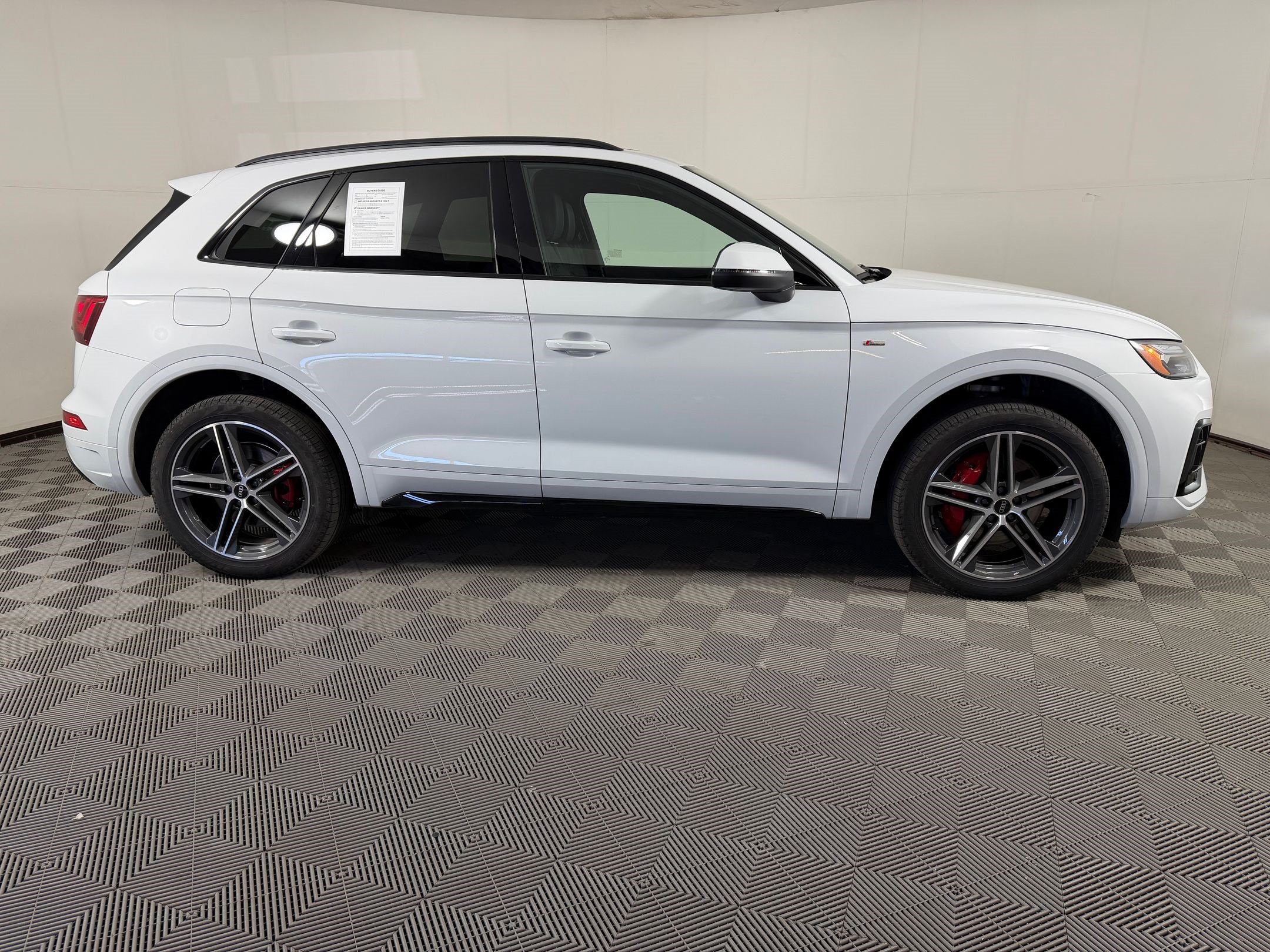 Certified 2025 Audi Q5 e Premium Plus w/ Premium Plus Package AWD/4WD image 8