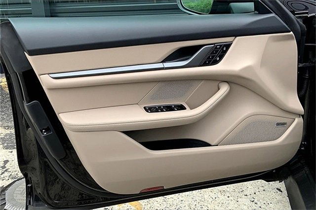 New 2025 Porsche Taycan image 26