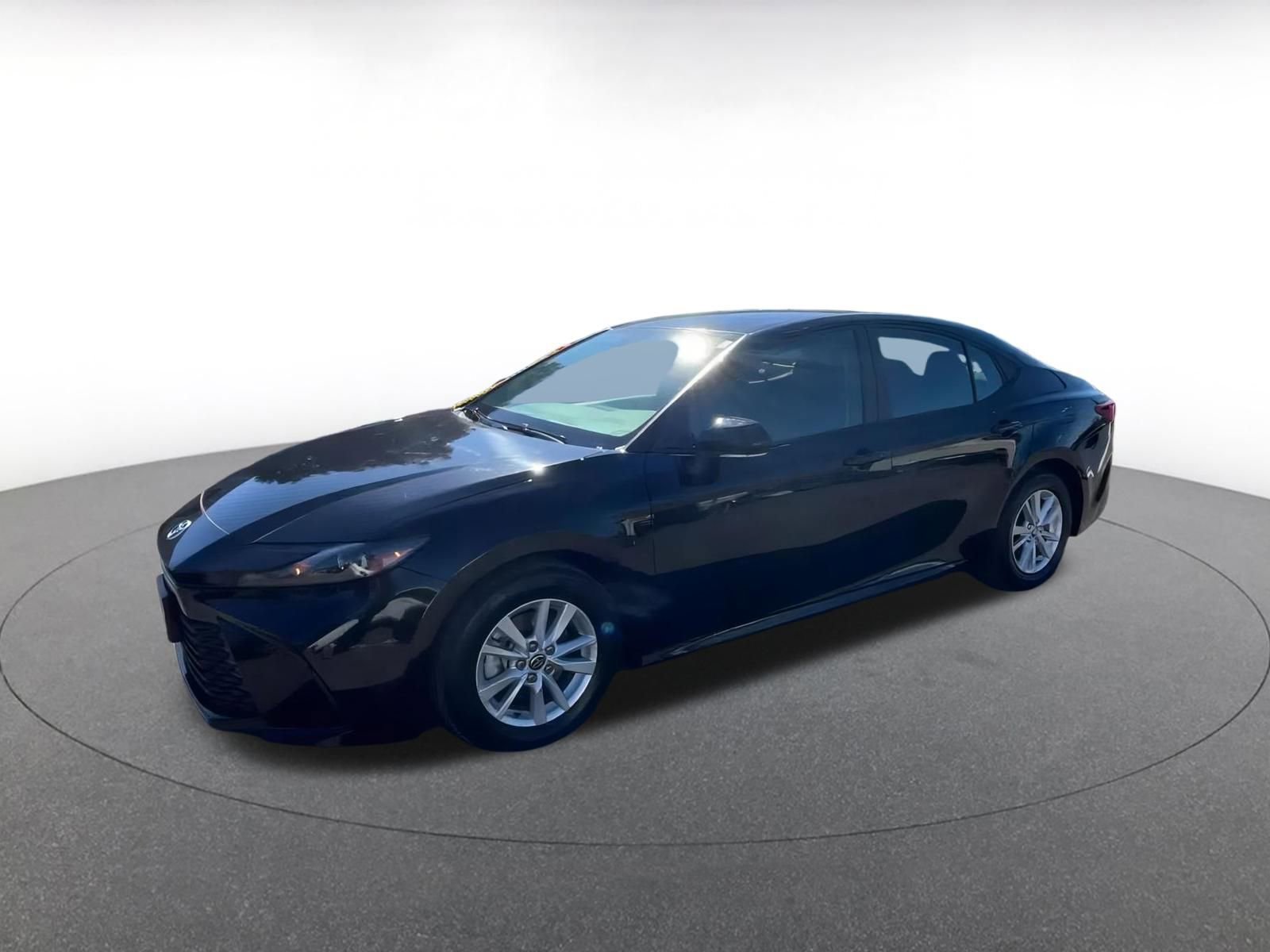 Used 2025 Toyota Camry LE image 8