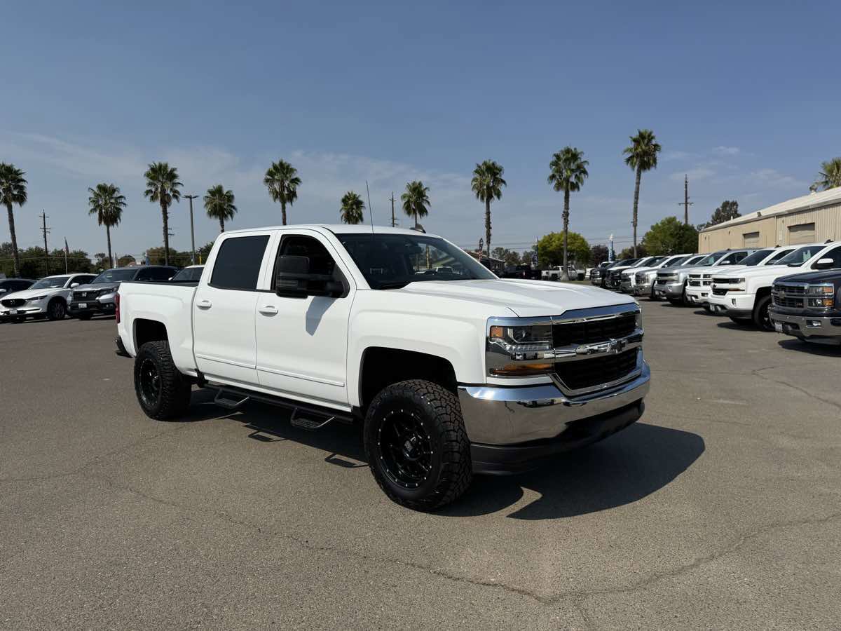 Used 2018 Chevrolet Silverado 1500 LT w/ Trailering Package AWD/4WD image 16
