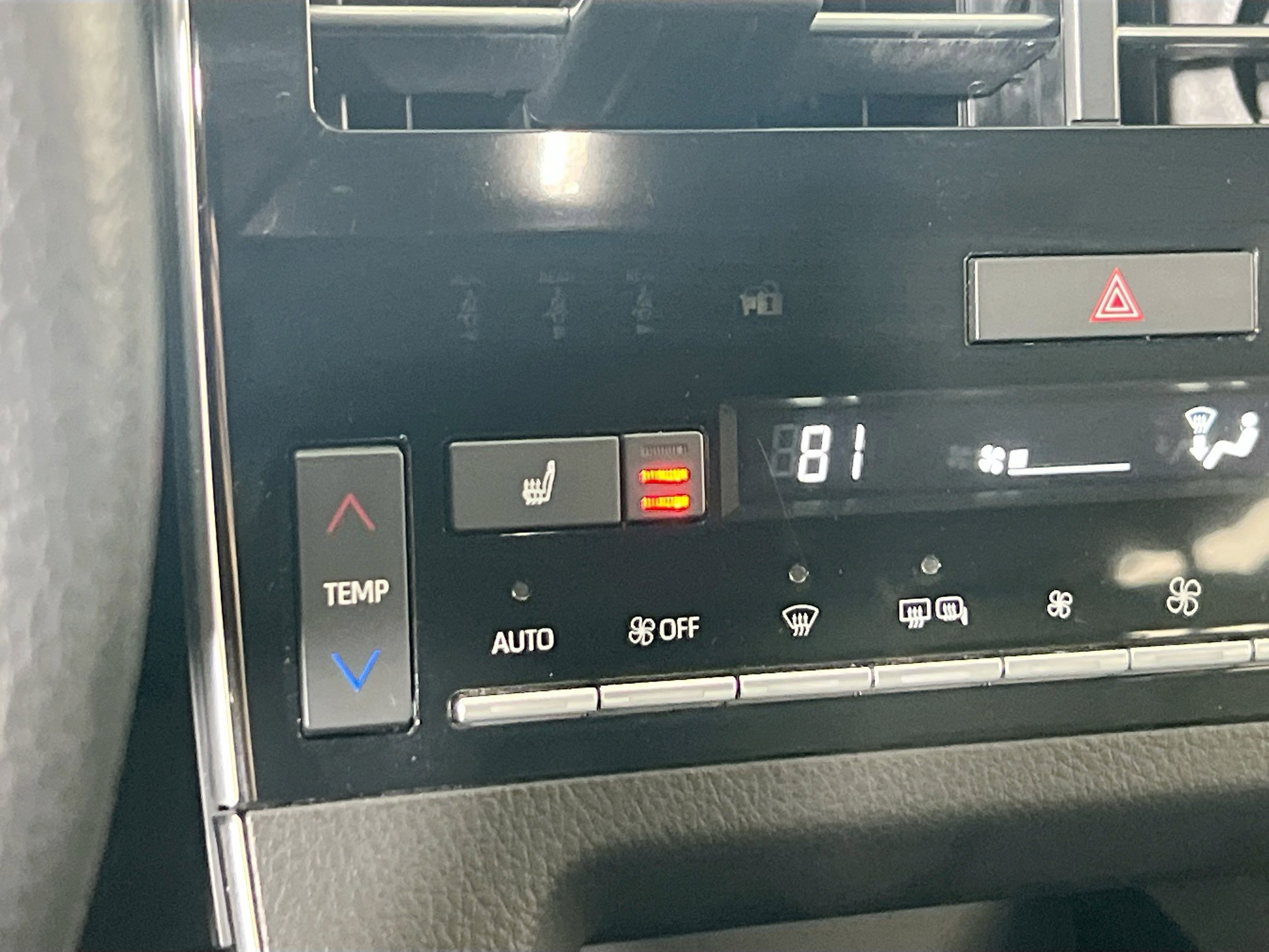 Used 2021 Toyota Avalon XLE image 19