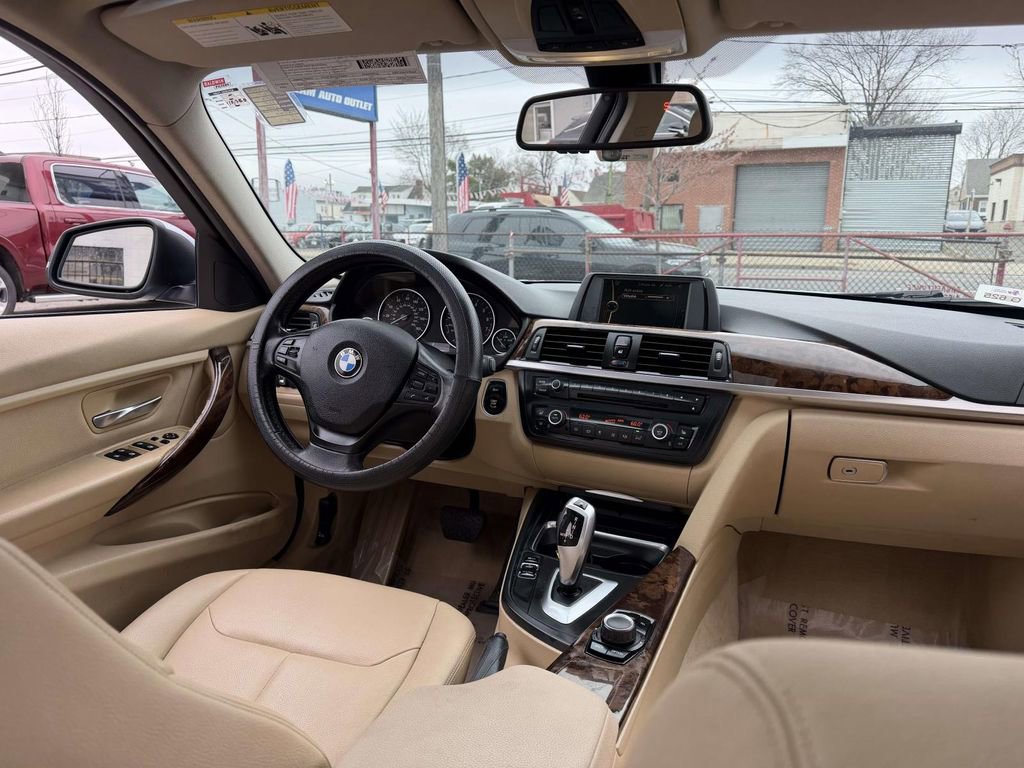 Used 2014 BMW 320i xDrive Sedan AWD/4WD image 17
