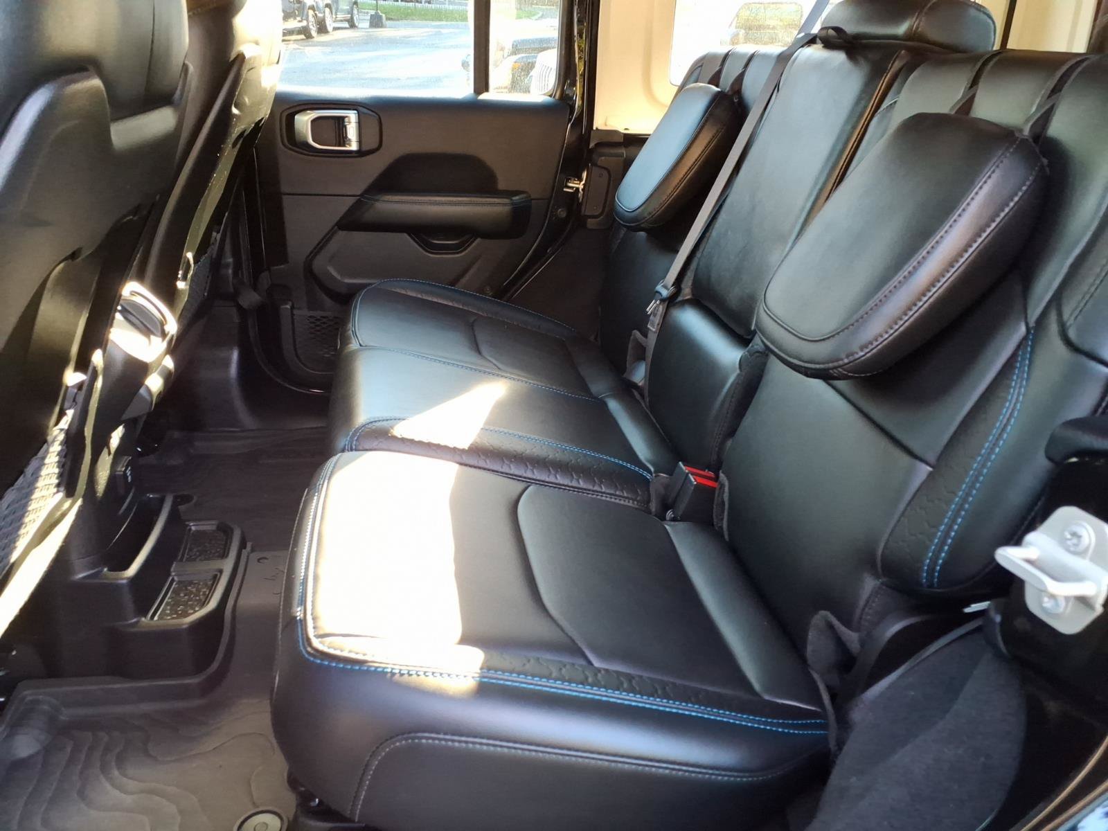 Used 2024 Jeep Wrangler High Altitude AWD/4WD image 15