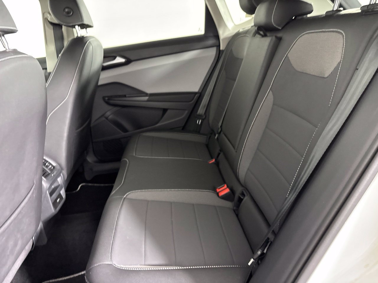 Used 2023 Volkswagen Taos SE w/ Panoramic Sunroof Package AWD/4WD image 24