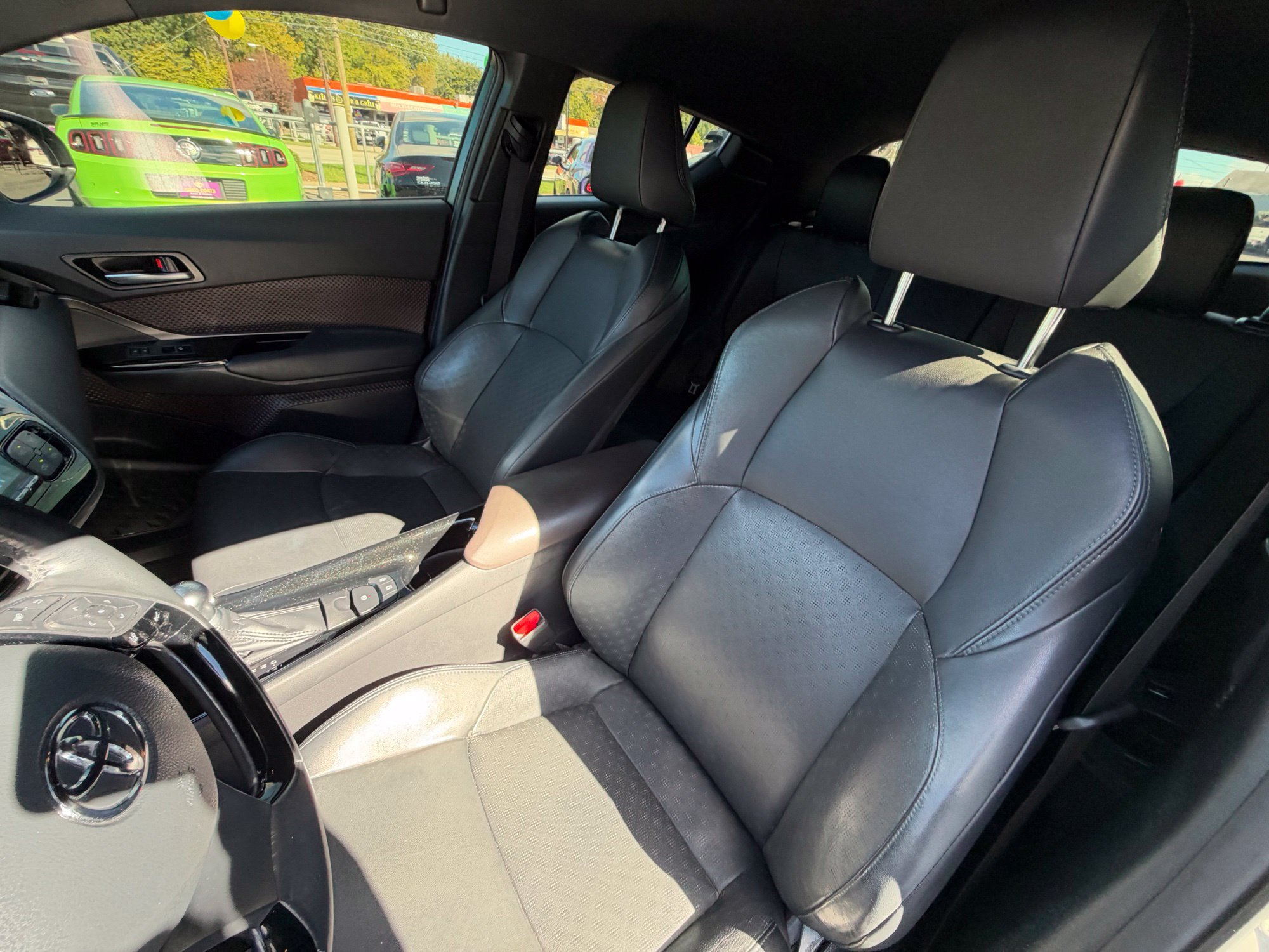 Used 2019 Toyota C-HR Limited FWD image 17