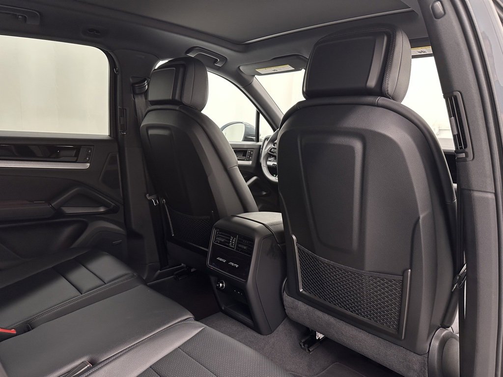 Used 2025 Porsche Cayenne E-Hybrid image 20