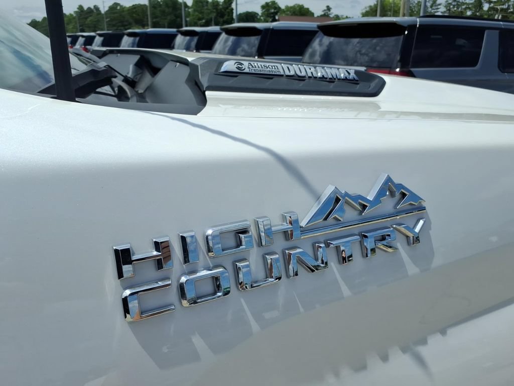 Used 2024 Chevrolet Silverado 2500 High Country w/ High Country Premium Package AWD/4WD image 10